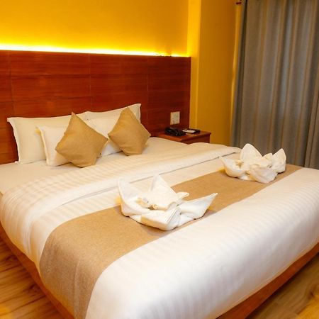 Hotel Chino Pokhara Esterno foto